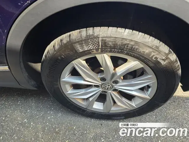Volkswagen Tiguan 2018 — ფოტო 7/20