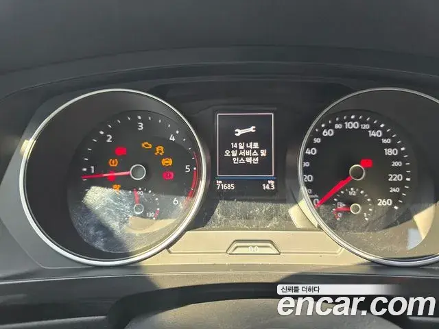 Volkswagen Tiguan 2018 — ფოტო 9/20