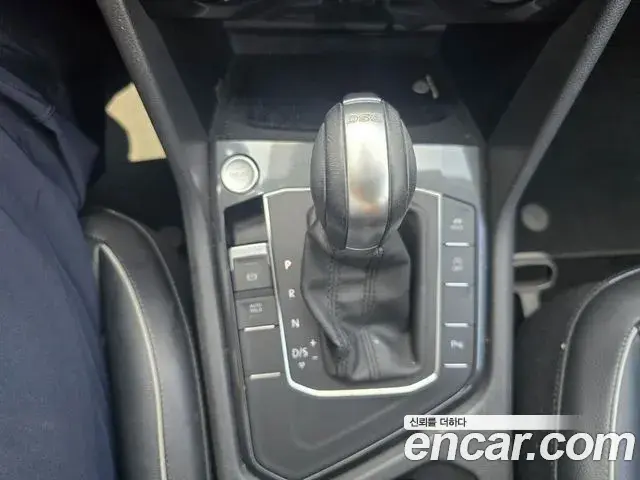 Volkswagen Tiguan 2018 — ფოტო 11/20