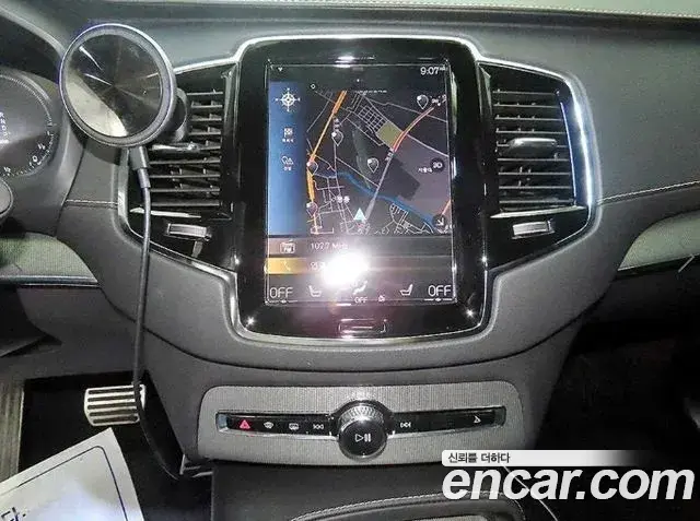 Volvo XC90 2020 — Photo 11/20