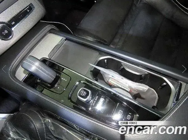 Volvo XC90 2020 — Photo 12/20