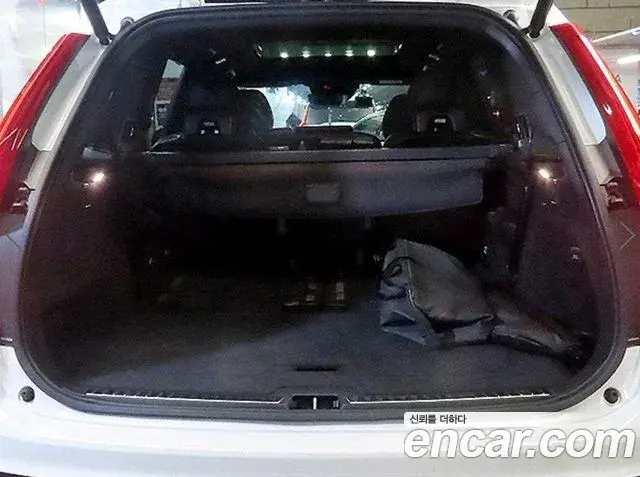 Volvo XC90 2020 — Photo 16/20