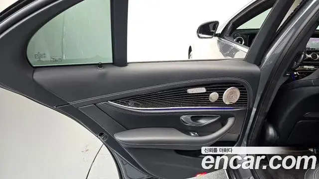 Mercedes-Benz E-Class 2021 — Şəkil 34/35
