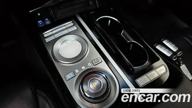 Genesis Electrified G80 2022 — Photo 9/20
