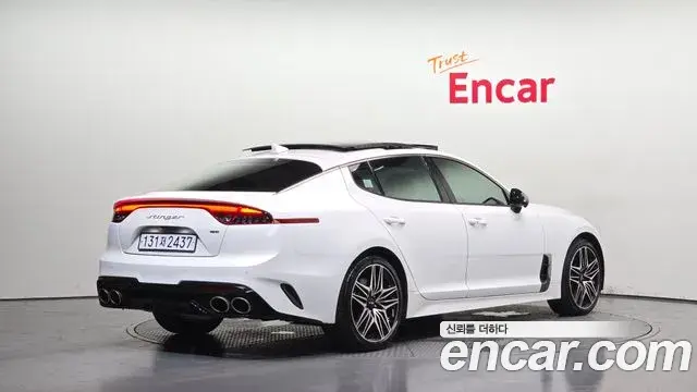 Kia Stinger 2022 — Photo 2/20