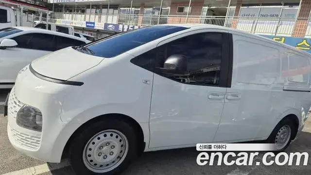 Hyundai Staria 2022 — Фото 6/14