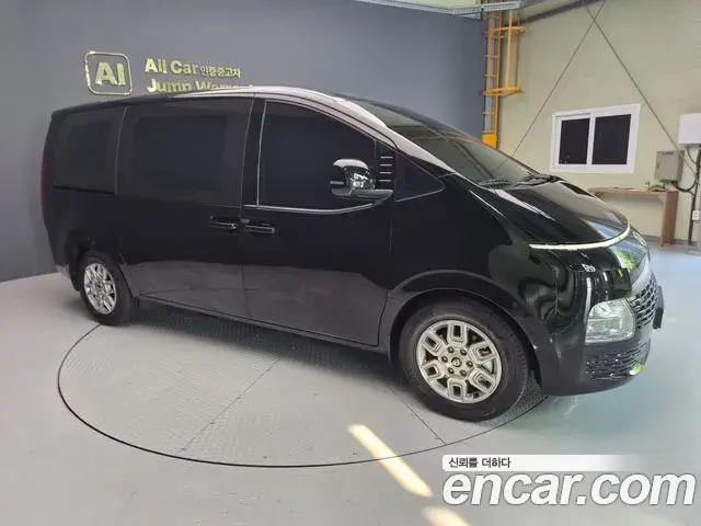 Hyundai Staria 2025 — Фото 3/20