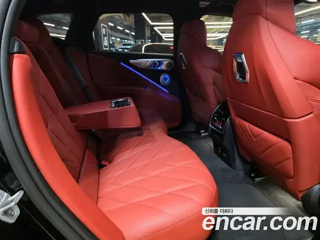 BMW XM 2025 — Фото 11/20