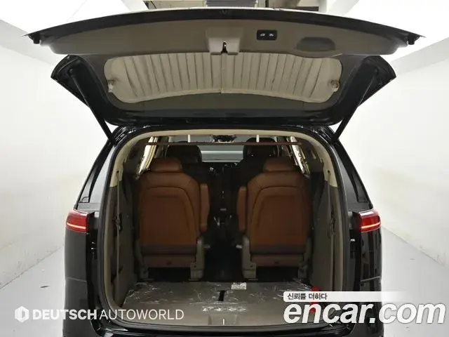 Kia Carnival 2023 — Фото 19/20