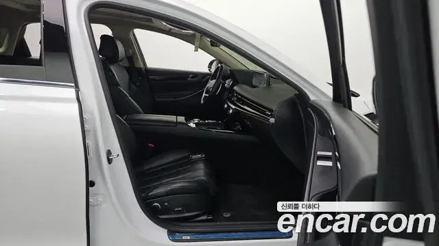 Genesis Electrified G80 2022 — Photo 17/20