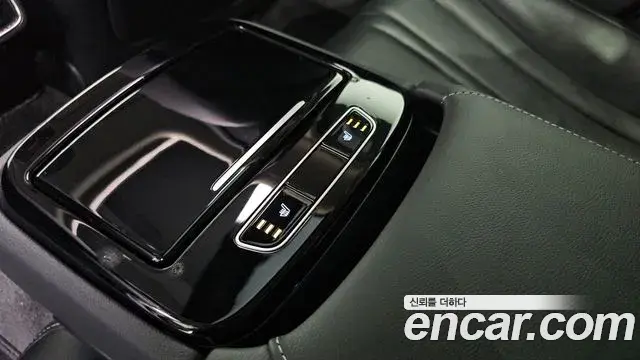 Genesis Electrified G80 2022 — Photo 18/20