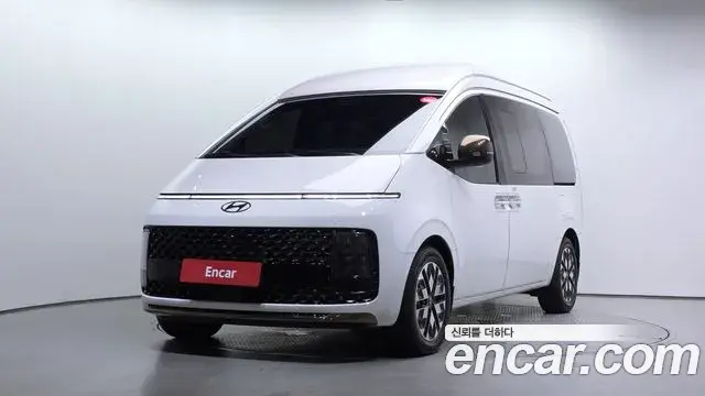 Hyundai Staria 2025 — Photo 1/20