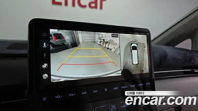 Hyundai Staria 2025 — Photo 16/20