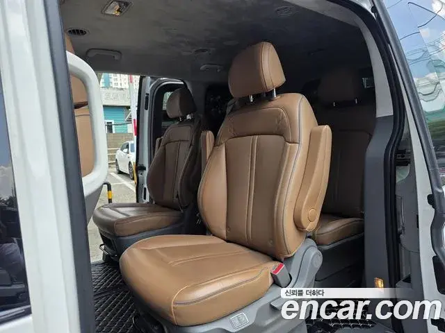 Hyundai Staria 2022 — Фото 8/20
