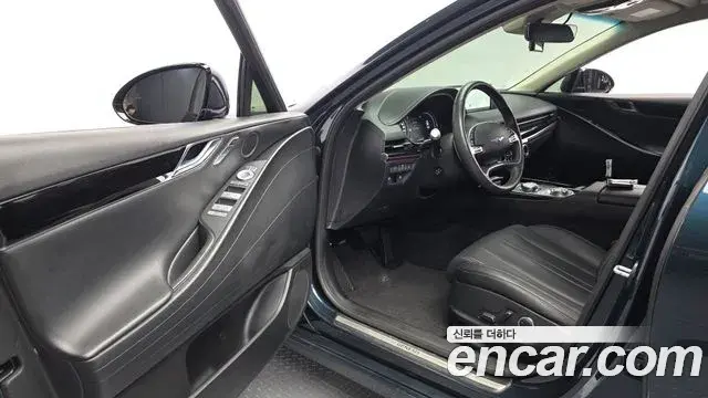 Genesis Electrified G80 2023 — Photo 10/20