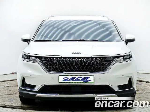 Kia Carnival 2021 — Фото 1/20