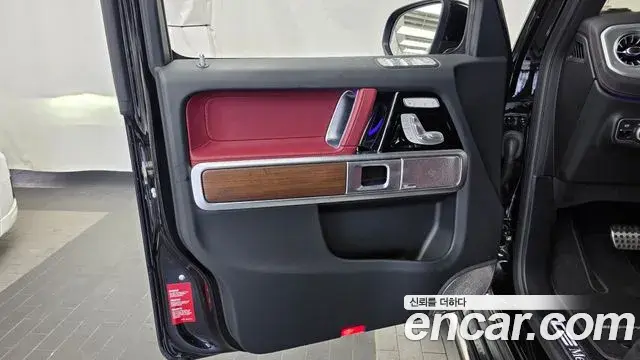 Mercedes-Benz G-Class 2025 — Photo 21/33