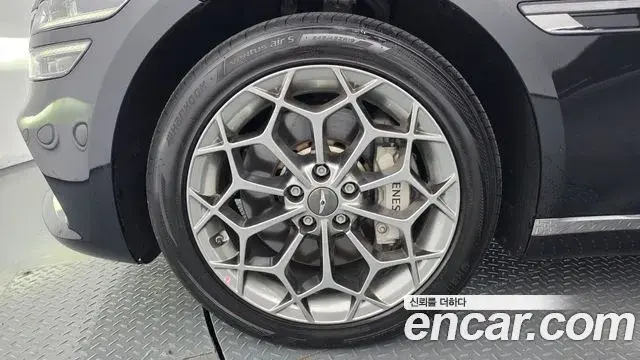 Genesis Electrified G80 2023 — Photo 5/20