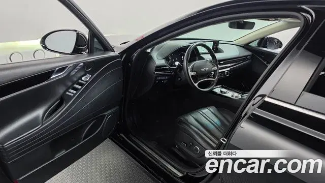 Genesis Electrified G80 2023 — Photo 10/20