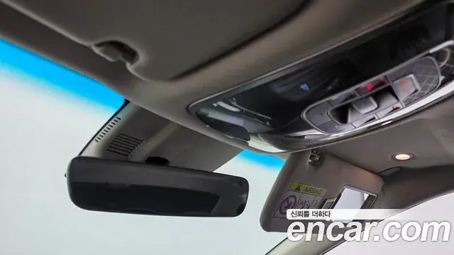 Genesis Electrified G80 2023 — Photo 17/20