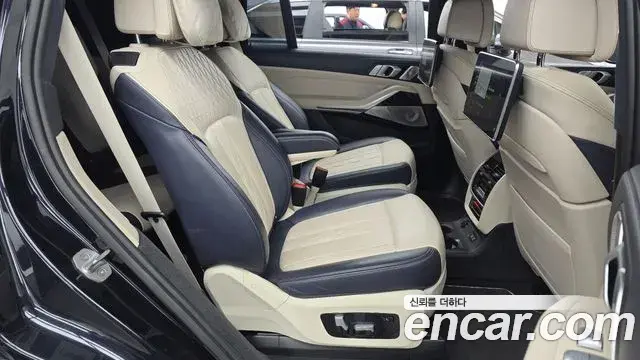 BMW X7 2019 — Фото 12/20
