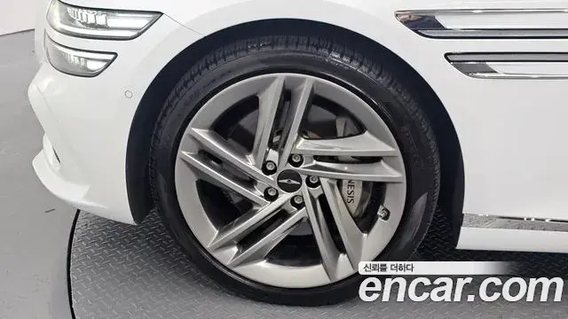 Genesis Electrified G80 2024 — Photo 5/20