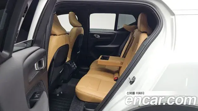 Volvo XC40 2021 — Photo 11/40