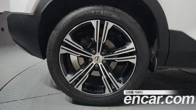 Volvo XC40 2021 — Photo 34/40