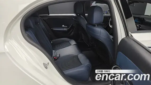 Mercedes-Benz A-Class 2019 — Фото 11/20