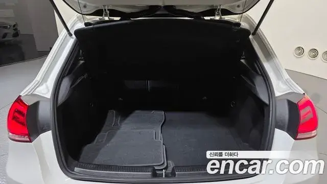 Mercedes-Benz A-Class 2019 — Фото 17/20