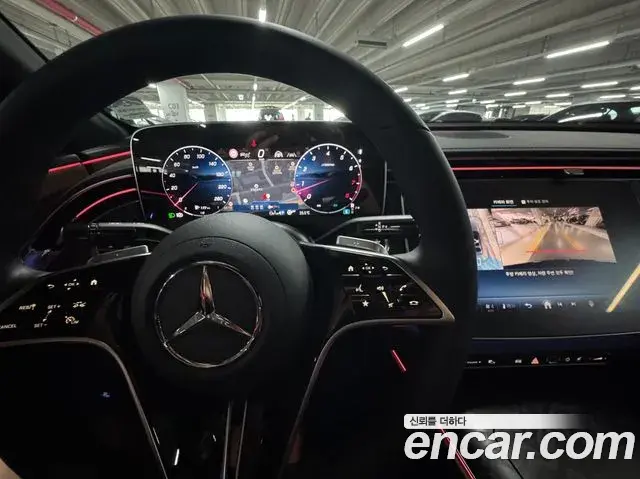 Mercedes-Benz E-Class 2025 — Photo 8/20