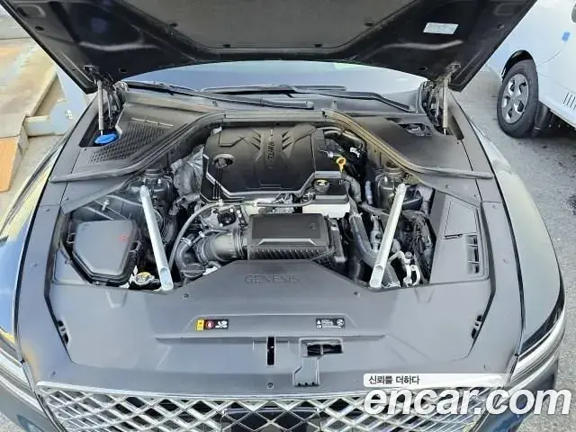 Genesis Electrified G80 2022 — Photo 4/20