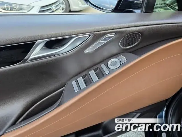 Genesis Electrified G80 2022 — Photo 14/20
