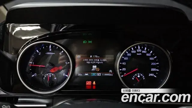 Kia Carnival 2022 — Photo 8/20