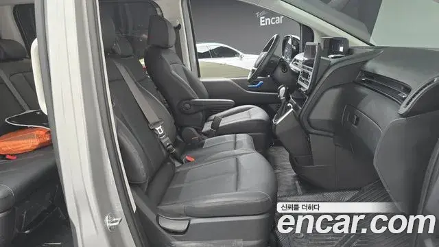 Hyundai Staria 2024 — Фото 10/20