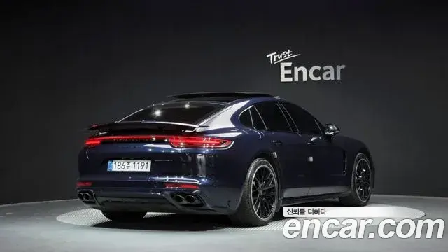 Porsche Panamera 2019 — Фото 2/20