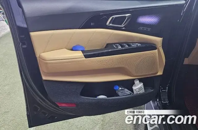 Kia Carnival 2023 — ფოტო 9/20