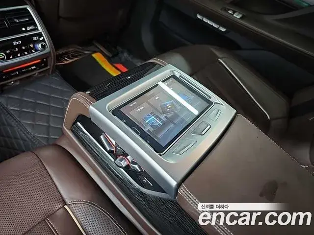 BMW 7 Series 2018 — Фото 16/20