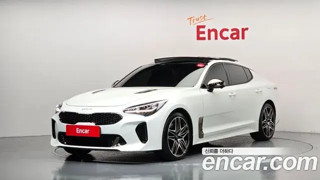 Kia Stinger 2022 — Photo 1/20