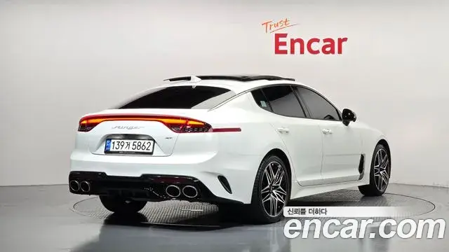 Kia Stinger 2022 — Photo 2/20