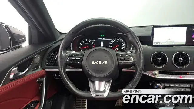 Kia Stinger 2022 — Photo 12/20