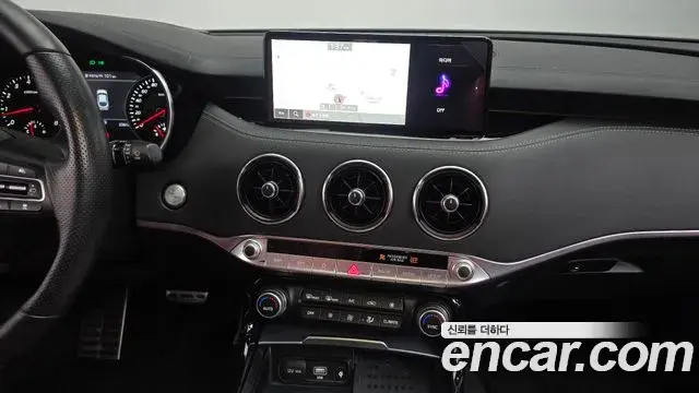 Kia Stinger 2022 — Photo 13/20