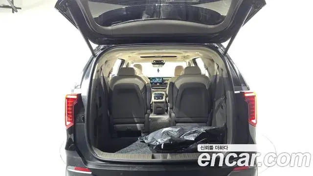 Kia Carnival 2024 — ფოტო 18/20