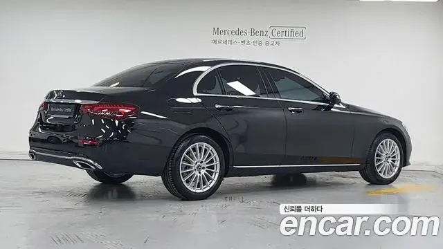 Mercedes-Benz E-Class 2023 — Photo 1/20
