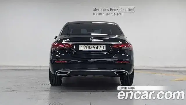 Mercedes-Benz E-Class 2023 — Photo 3/20