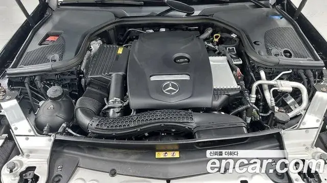 Mercedes-Benz E-Class 2023 — Photo 5/20