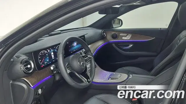 Mercedes-Benz E-Class 2023 — Photo 13/20