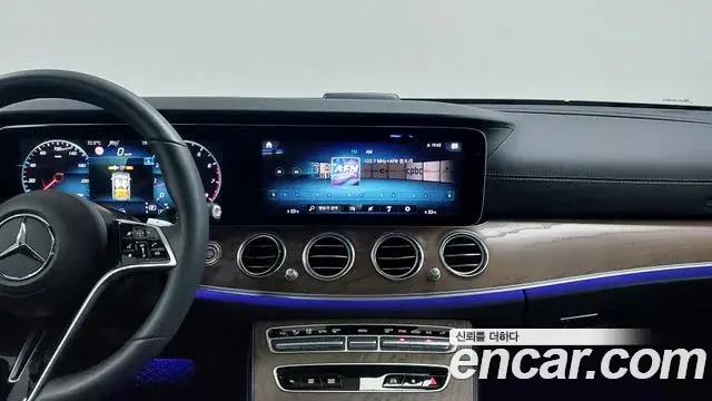 Mercedes-Benz E-Class 2023 — Photo 15/20