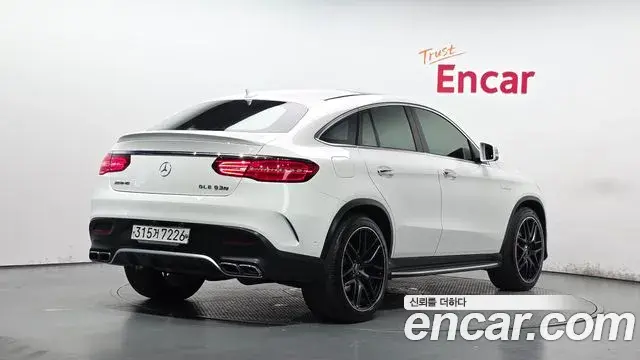 Mercedes-Benz GLE-Class 2019 — Photo 3/35
