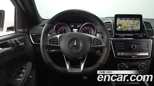 Mercedes-Benz GLE-Class 2019 — Photo 21/35